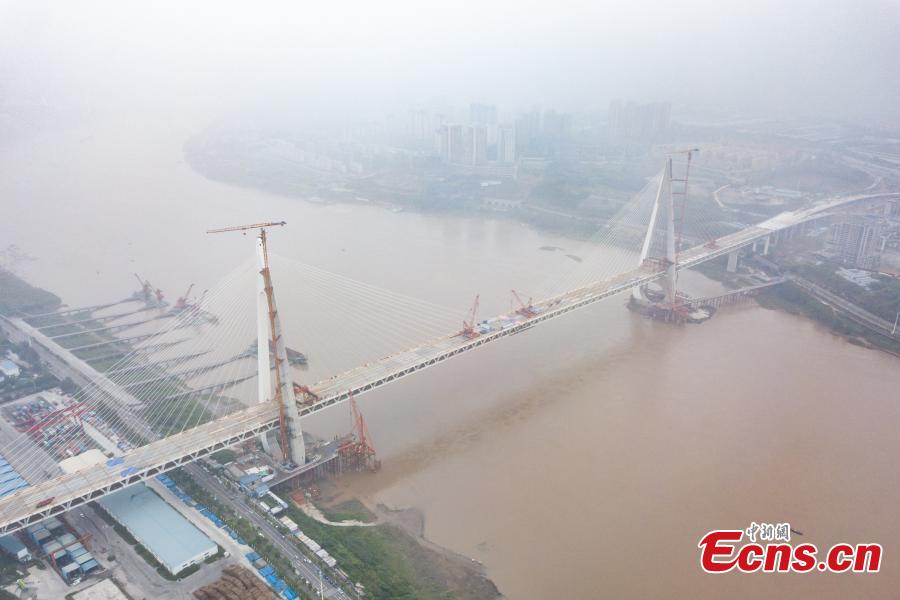 El puente atirantado de carretera y ferrocarril más largo del mundo se conecta en Chongqing
