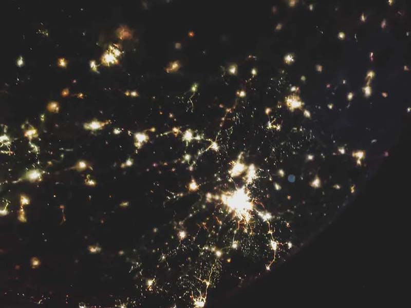 Foto tomada por el astronauta Liu Boming, muestra una vista espectacular de miles de luces en la ciudad de Yichun y la ciudad de Xinyu en la provincia de Jiangxi, este de China. (Foto cortesía del CMESO)