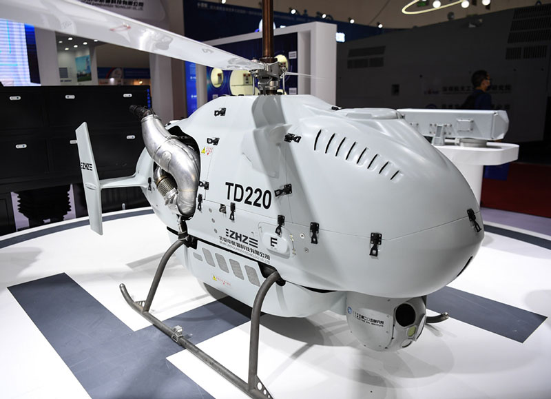 Un helicóptero no tripulado coaxial se exhibe en la XIII Exposición Internacional de Aviación y Aeroespacial de China, o Salón Aeronáutico de China 2021, en Zhuhai, provincia de Guangdong del sur de China, el 29 de septiembre de 2021. [Foto / Xinhua]