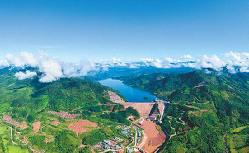 El 28 de septiembre de 2021, la estación hidroeléctrica de séptimo nivel Nanoujiang de Laos, desarrollada por China Power Construction Group Co., Ltd, se conectó formalmente a la red para la generación de energía, lo que marca que la central hidroeléctrica de Nanoujiang ha entrado en funcionamiento y generación de energía en toda la cuenca. Foto cortesía de China Power Construction Group Co., Ltd.