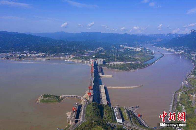 El nivel del agua del embalse de las Tres Gargantas alcanzó los 173,55 metros a las 2 p.m. del 19 de octubre de 2021 (Foto: China News Service / Nie Shuang).