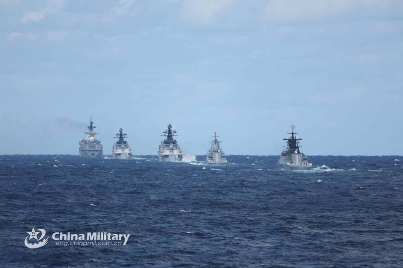 Buques de guerra rusos zarparon después de completar el crucero marítimo conjunto China-Rusia. [Foto: eng.chinamil.com.cn]