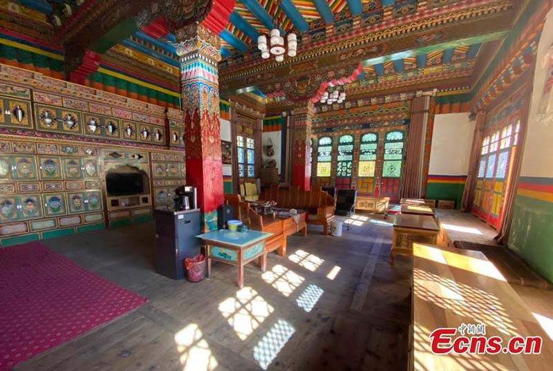 Casas de estilo tibetano en el municipio Dongba, Región Autónoma del Tíbet, China, 23 de octubre del 2021. (Foto: Servicio de Noticias de China/ Ran Wenjuan)