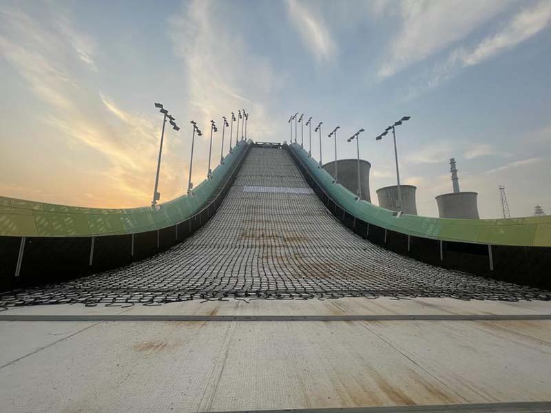 La Big Air Shougang es el único lugar nuevo al aire libre construido en la ciudad para los Juegos Olímpicos de Invierno de Beijing 2022. [Foto proporcionada a chinadaily.com.cn]