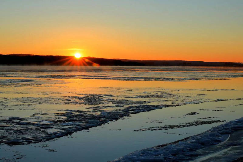 Río Heilongjiang se congela ante la llegada del temprano invierno