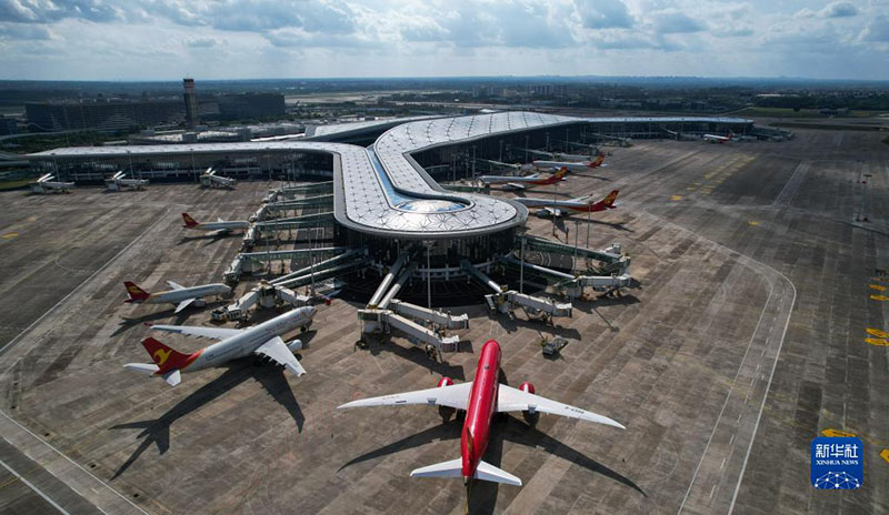Expansión de aeropuerto de isla china de Hainan entrará en operación en diciembre