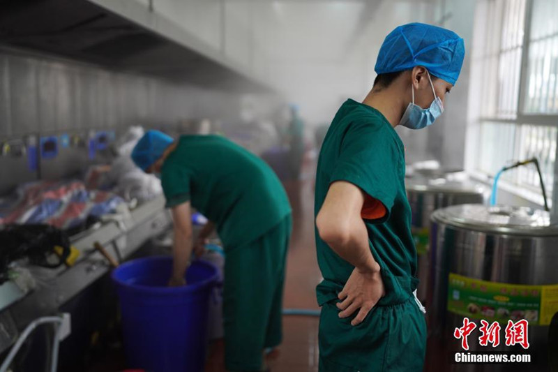 Longchuan en Yunnan: cada día se distribuyen 20.000 bolsas de decocciones de medicina tradicional china de forma gratuita