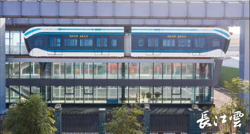 "Xingguo", el primer tren colgante de levitación magnética nacional de China sale de la línea de montaje