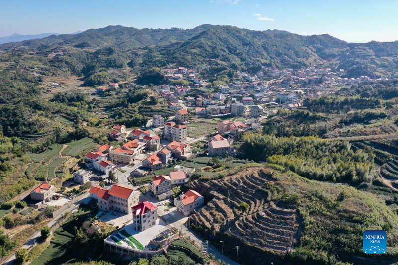 La foto aérea tomada el 7 de diciembre del 2021 muestra el paisaje de la aldea Junying del distrito Tonga en Xiamen, provincia de Fujian.