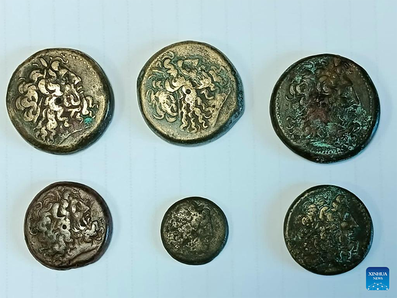 Egipto recupera monedas antiguas incautadas en el aeropuerto internacional de El Cairo