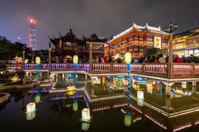 El espectáculo anual de faroles en el Jardín Yuyuan de Shanghai comenzó bajo la inspiración del año del tigre. [Foto: Gao Erqiang/ Chinadaily.com.cn]