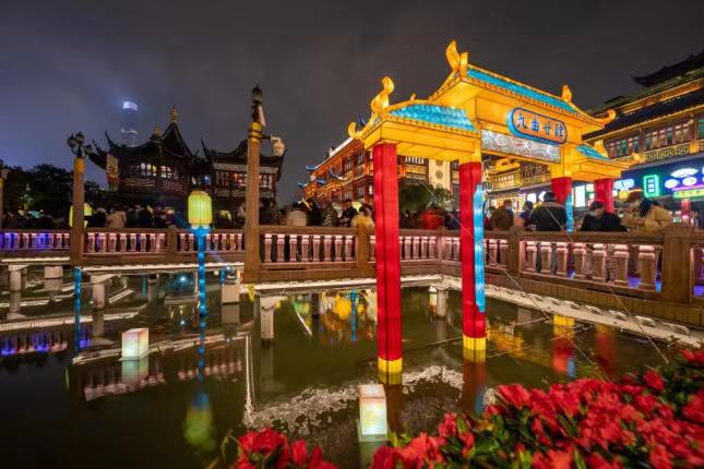 El espectáculo anual de faroles en el Jardín Yuyuan de Shanghai comenzó bajo la inspiración del año del tigre. [Foto: Gao Erqiang/ Chinadaily.com.cn]