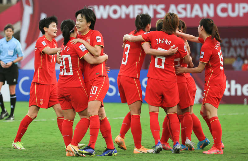 Las jugadoras chinas celebran en la final de la Copa Asiática Femenina de la AFC contra Corea del Sur en Mumbai, India, el 6 de febrero de 2022. [Foto/Xinhua]