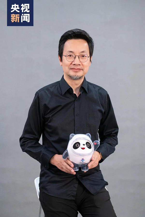 Cao Xue, profesor de la Academia de Bellas Artes de Guangzhou, diseñador jefe de Bing Dwen Dwen, mascota de los Juegos Olímpicos de Invierno Beijing 2022. [Foto: CMG]