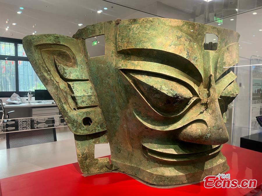 Abre al público la exposición de la máscara de bronce de Sanxingdui