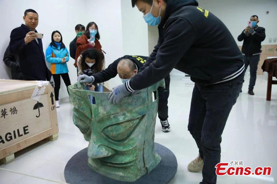 Abre al público la exposición de la máscara de bronce de Sanxingdui