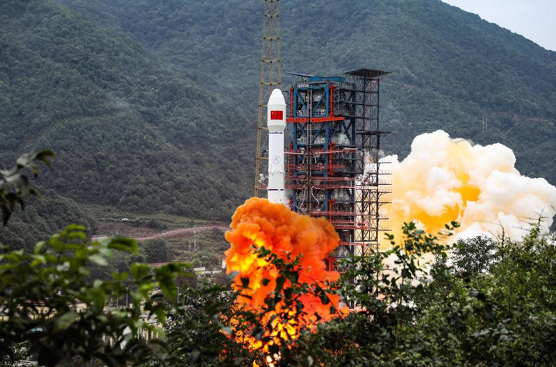 El 24 de octubre de 2021, China lanzó con éxito el satélite Shijian-21 con el cohete portador Long March 3B en el Centro de Lanzamiento de Satélites de Xichang. Li Jieyi/Pueblo en Línea