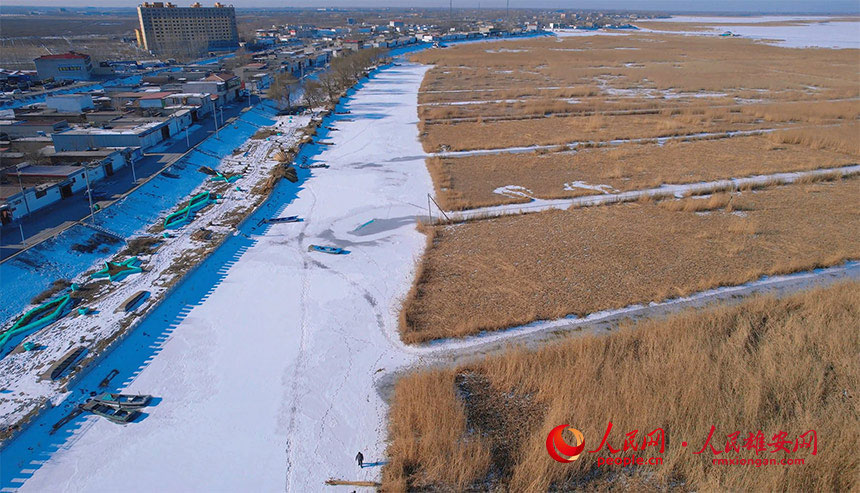 El lago Baiyangdian comienza a descongelarse cuando llega el sol primaveral a Hebei
