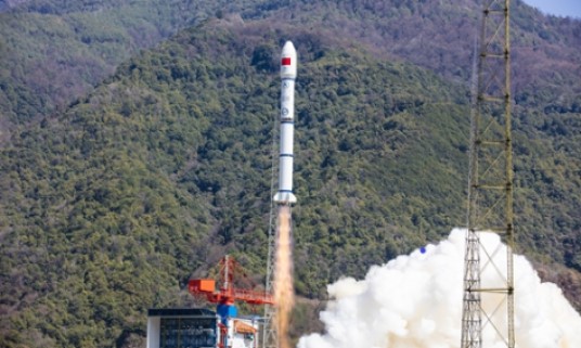 Un cohete portador Larga Marcha-2C, que transporta seis satélites producidos por GalaxySpace y un satélite comercial de teledetección, despega del Centro de Lanzamiento de Satélites Xichang en la provincia de Sichuan, 5 de marzo del 2022. (Foto: Cortesía de GalaxySpace)