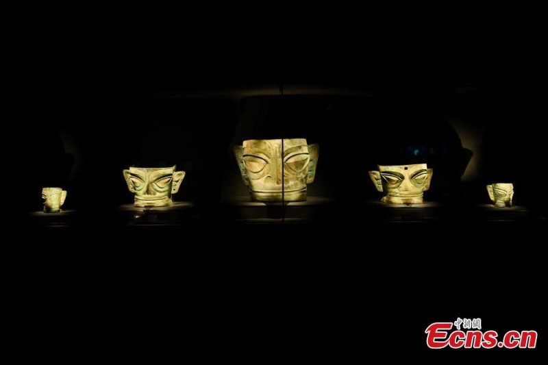 Las reliquias de bronce se exhiben en el Museo Sanxingdui en la provincia de Sichuan, suroeste de China, el 29 de marzo de 2022. (Foto: Servicio de Noticias de China/Zhang Lang)