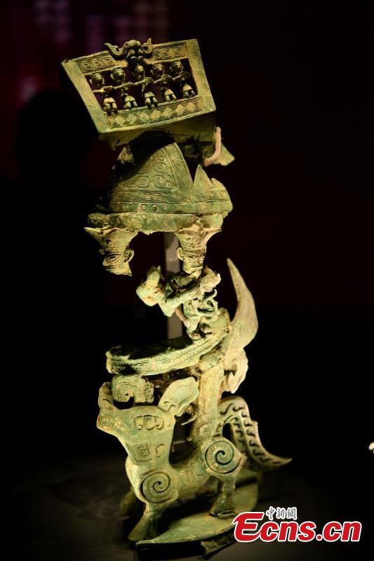 La foto muestra un altar de bronce en el Museo Sanxingdui en la provincia de Sichuan, suroeste de China, el 29 de marzo de 2022. (Foto: Servicio de Noticias de China/Zhang Lang)