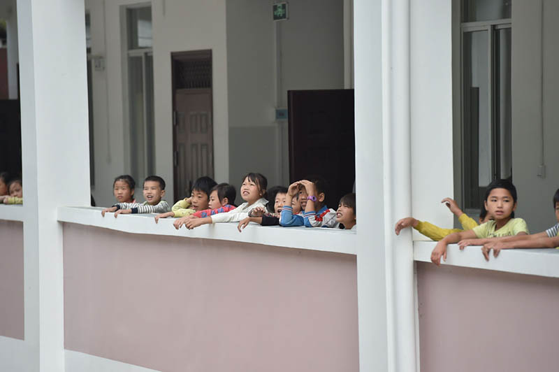 Los niños de la escuela primaria Yudong en el nuevo edificio de enseñanza el 10 de octubre de 2016.