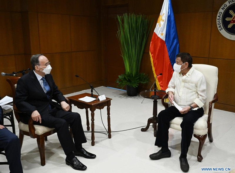 China y Filipinas prometen promover aún más lazos bilaterales