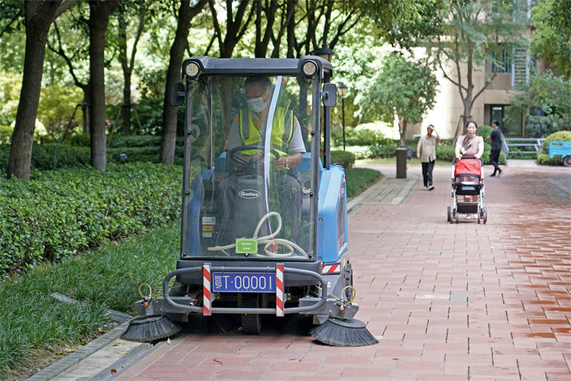 Limpieza mecanizada en comunidades residenciales en Wuhan 3