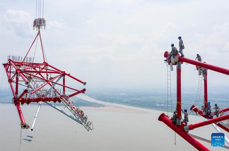 Lista la torre de transmisión de energía Baihetan-Zhejiang