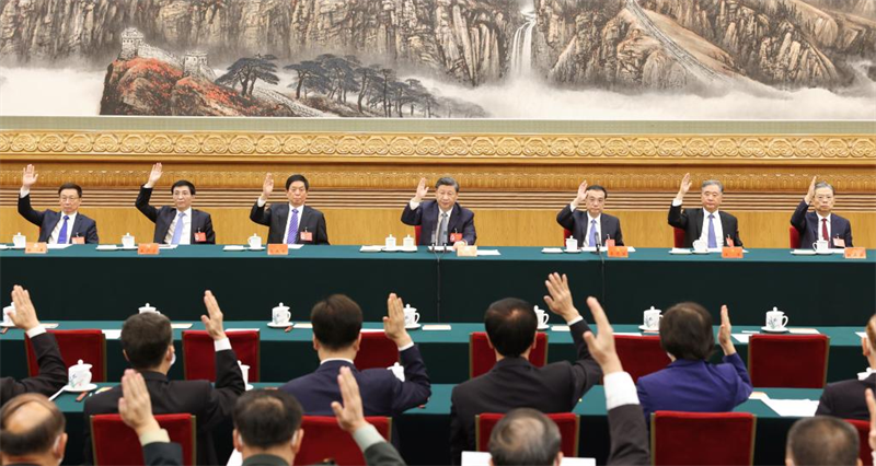 El presidium del XX Congreso Nacional del Partido Comunista de China (PCCh) celebra su primera reunión en el Gran Palacio del Pueblo, en Beijing, capital de China, el 15 de octubre de 2022. Xi Jinping asistió a la reunión y pronunció un importante discurso. (Xinhua/Huang Jingwen)