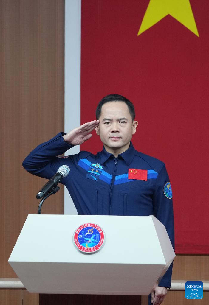 Taikonautas de misión china de Shenzhou-15 se reúnen con la prensa