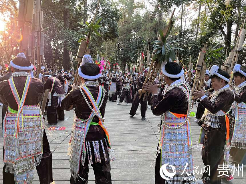 Grupo étnico Miao celebra el tradicional Festival Lusheng en Guizhou