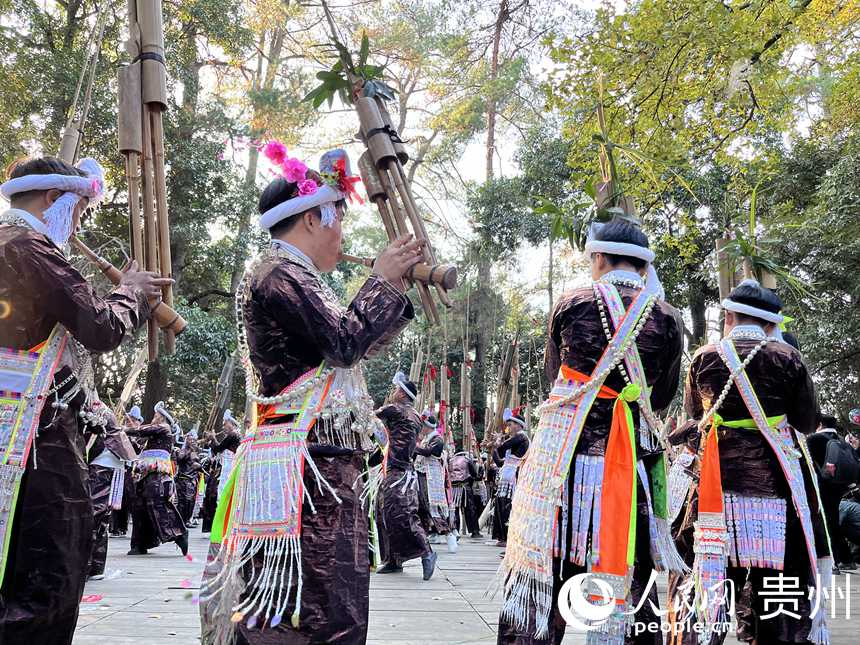 Grupo étnico Miao celebra el tradicional Festival Lusheng en Guizhou