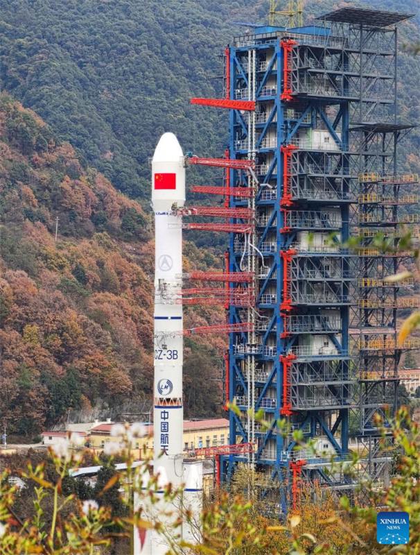 China lanza satélite para experimentos espaciales
