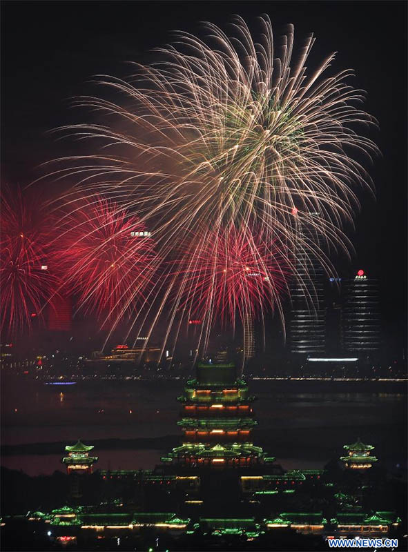 Jiangxi: Se lleva a cabo gran espectáculo de fuegos artificiales para celebrar el Festival de la Primavera en Nanchang