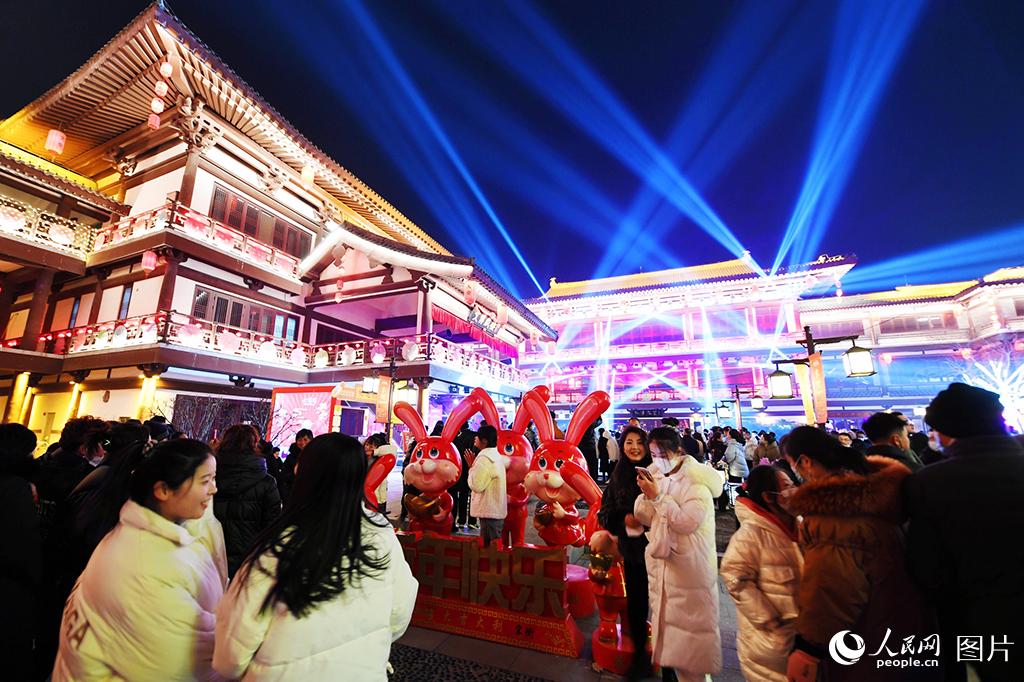 China está inmersa en las alegrías de la Fiesta de la Primavera