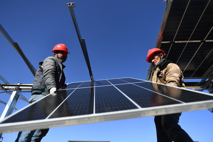 Qinghai de China refuerza transmisión de electricidad de energía limpia