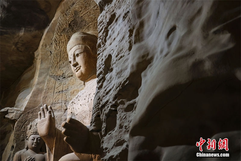 Exhibición impresa en 3D en centro comercial de Qingdao atrae a visitantes a grutas antiguas