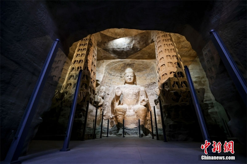 Exhibición impresa en 3D en centro comercial de Qingdao atrae a visitantes a grutas antiguas