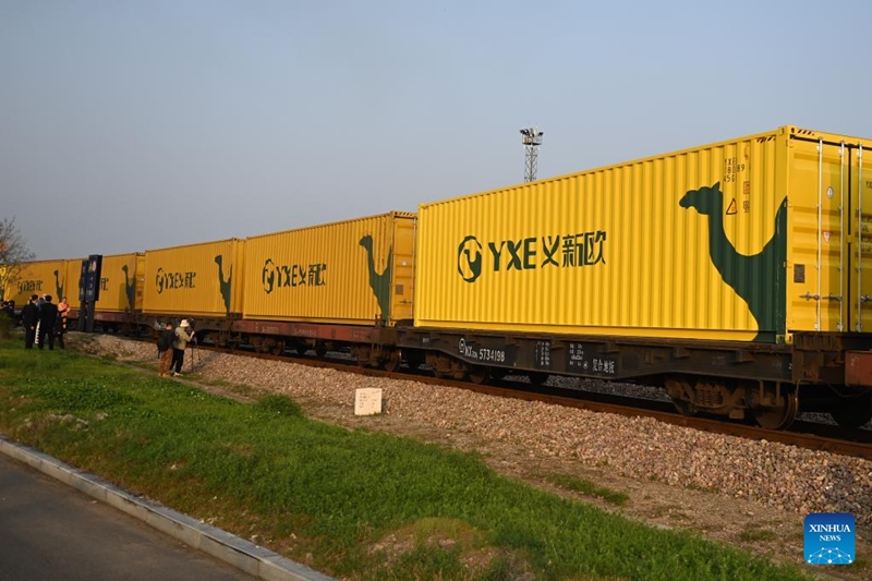 Dos trenes de carga parten desde Yiwu y Madrid para conmemorar los 50 años de relaciones diplomáticas