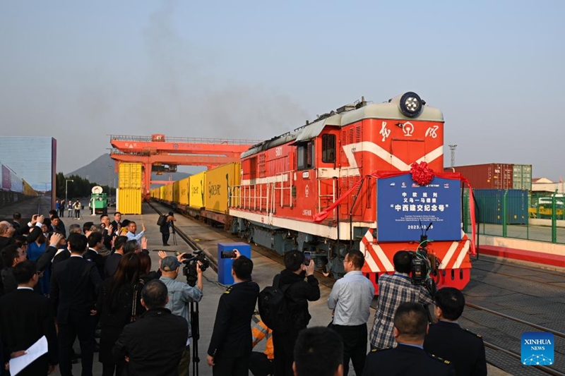 Dos trenes de carga parten desde Yiwu y Madrid para conmemorar los 50 años de relaciones diplomáticas