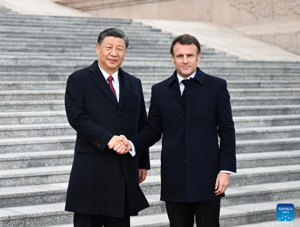 Xi sostiene conversaciones con presidente francés