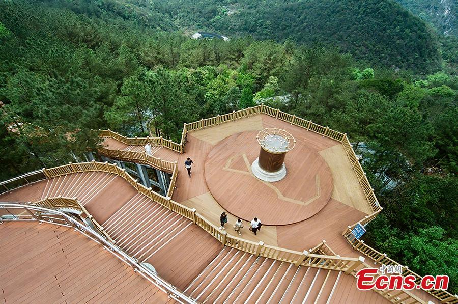 Telescopio chino FAST sorprende a los turistas