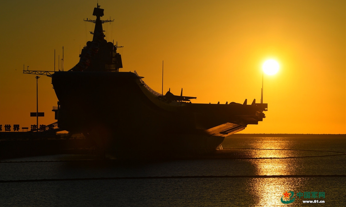 Shandong, primer portaaviones chino, se comisiona a la Armada del EPL en un puerto militar de Sanya, provincia de Hainan, 17 de diciembre del 2019. Su entrada en servicio convirtió a China en uno de los pocos países del mundo con múltiples portaaviones. (Foto: Fuerzas Armadas de China)