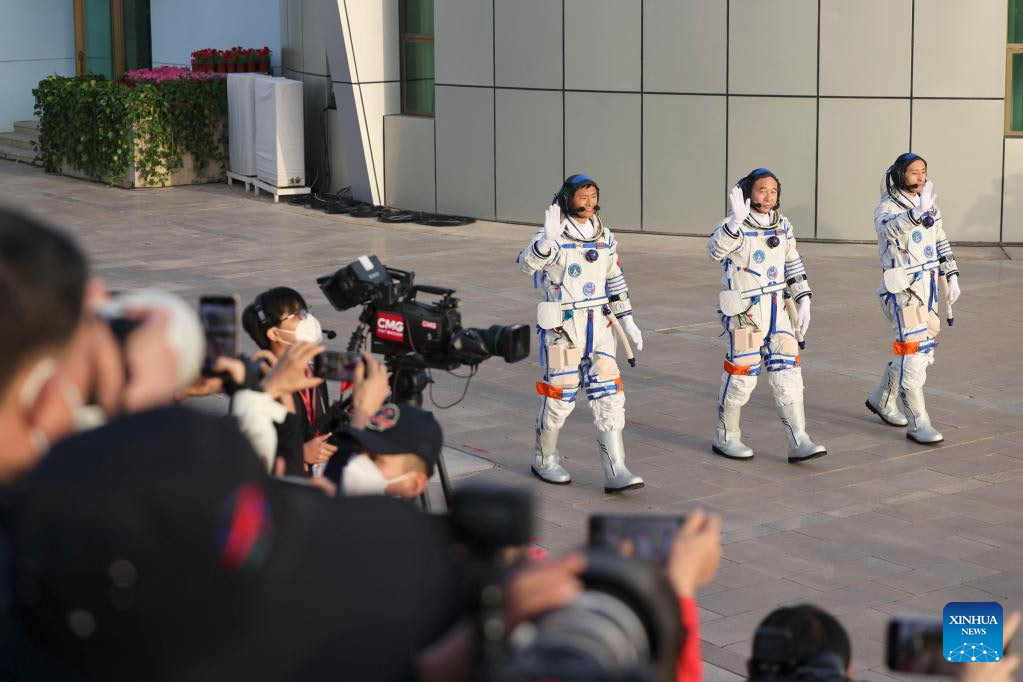 Realizan ceremonia de despedida para astronautas chinos de misión Shenzhou-16