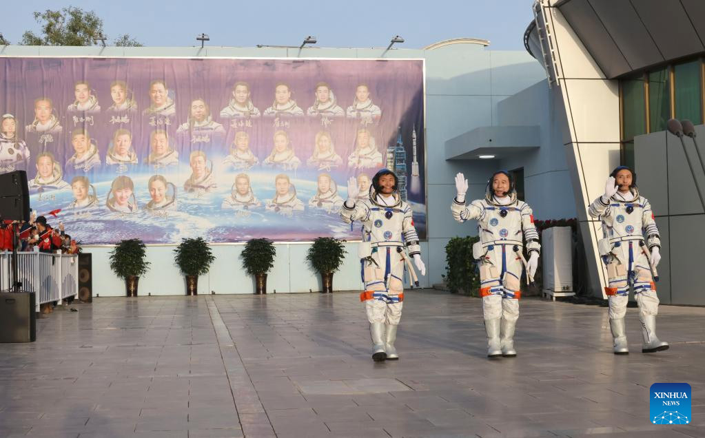 Realizan ceremonia de despedida para astronautas chinos de misión Shenzhou-16