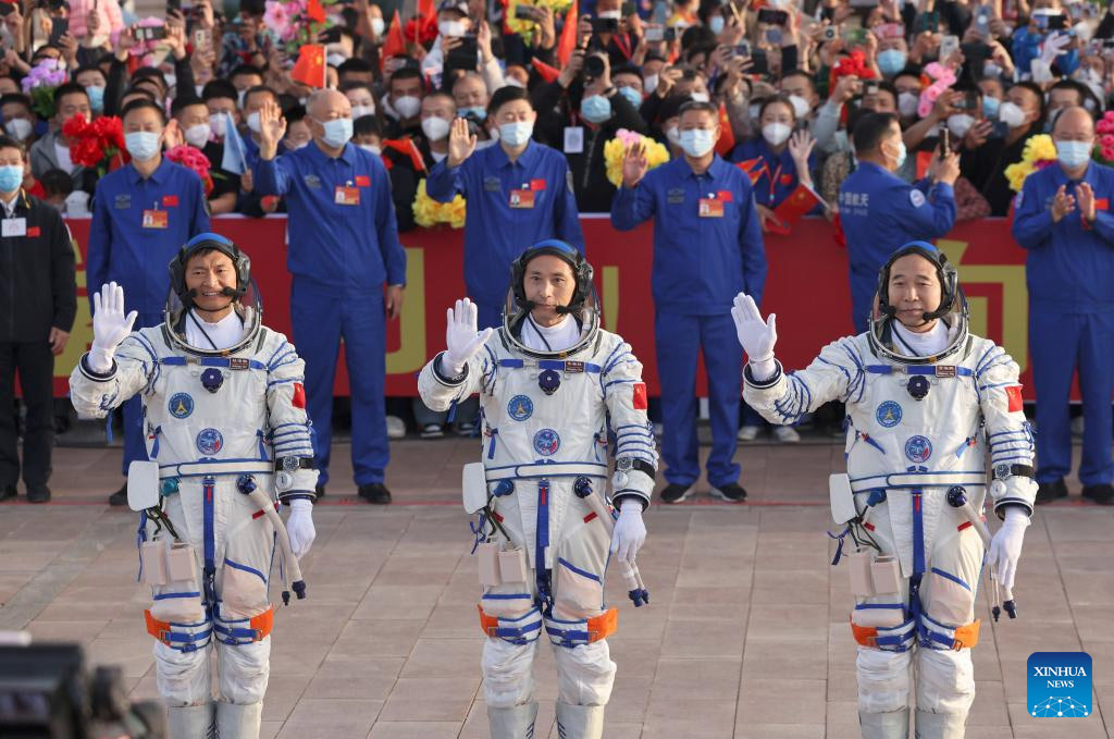 Realizan ceremonia de despedida para astronautas chinos de misión Shenzhou-16