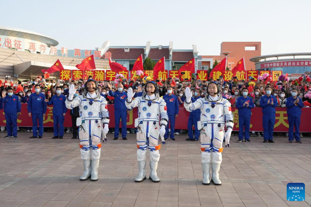 Realizan ceremonia de despedida para astronautas chinos de misión Shenzhou-16