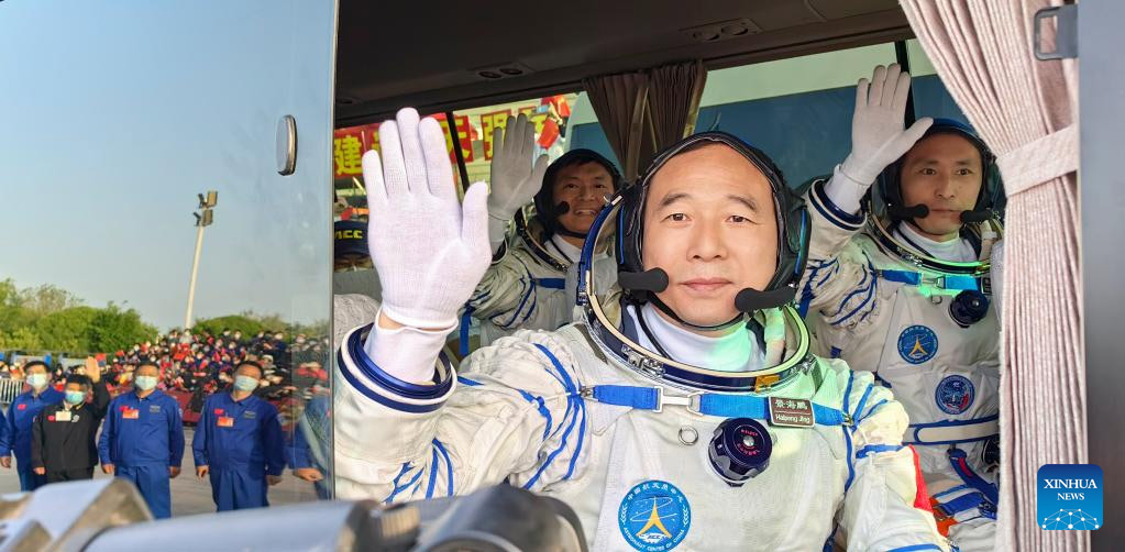 Realizan ceremonia de despedida para astronautas chinos de misión Shenzhou-16