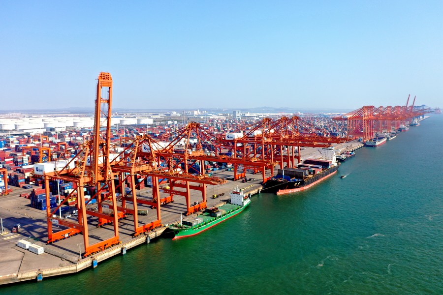 Foto tomada el 23 de febrero de 2023 muestra el puerto de Qinzhou en la región autónoma de la etnia zhuang de Guangxi, al sur de China. (Xinhua)